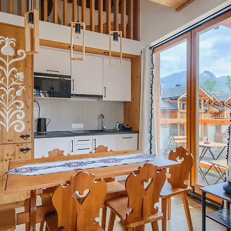 Aparthotel Mountain Shelter 4*