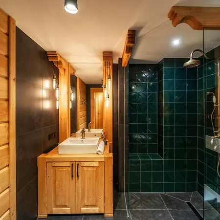 Aparthotel Mountain Shelter 4*